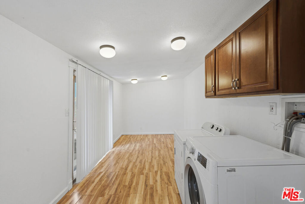 6229 Canobie Avenue Property Photo 35