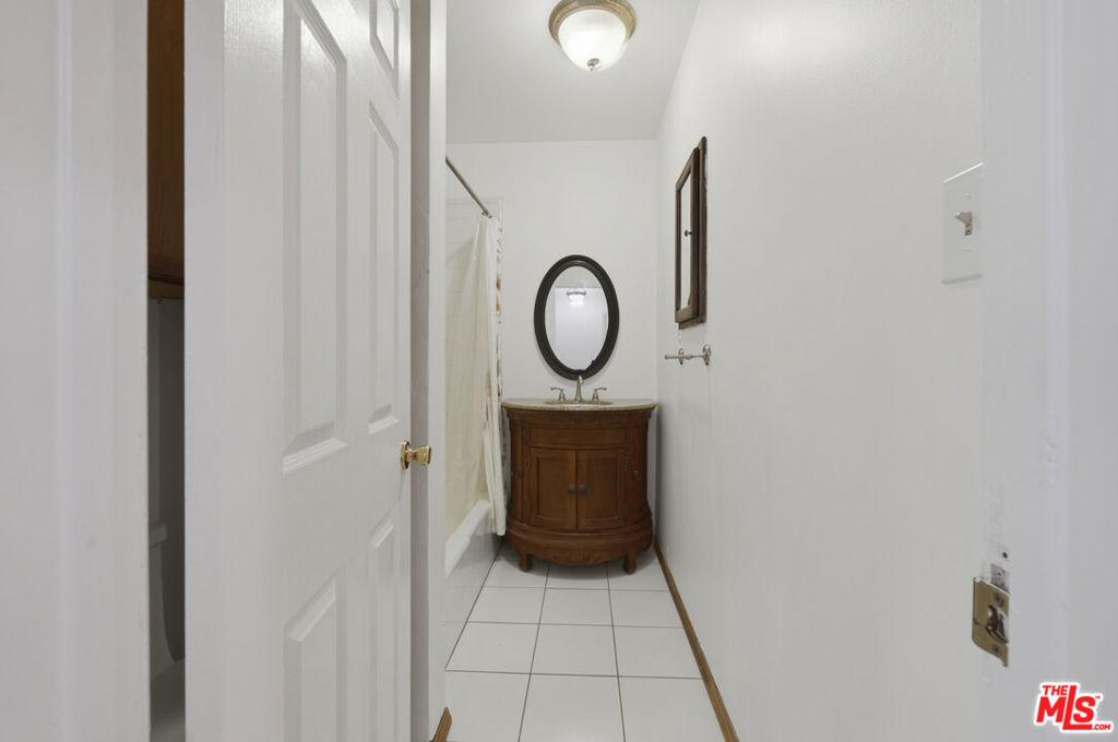 6229 Canobie Avenue Property Photo 43