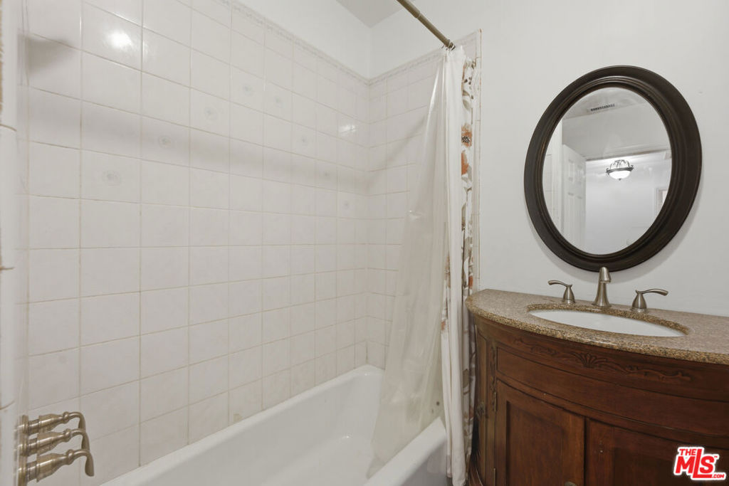 6229 Canobie Avenue Property Photo 44