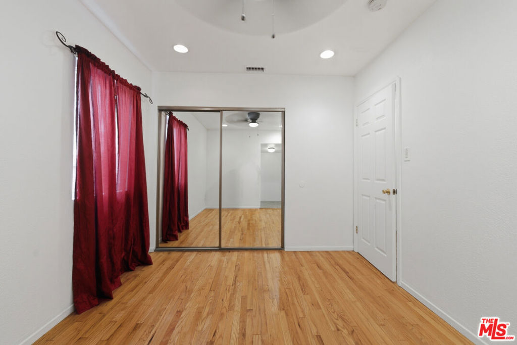 6229 Canobie Avenue Property Photo 48