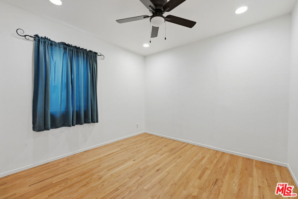 6229 Canobie Avenue Property Photo 54
