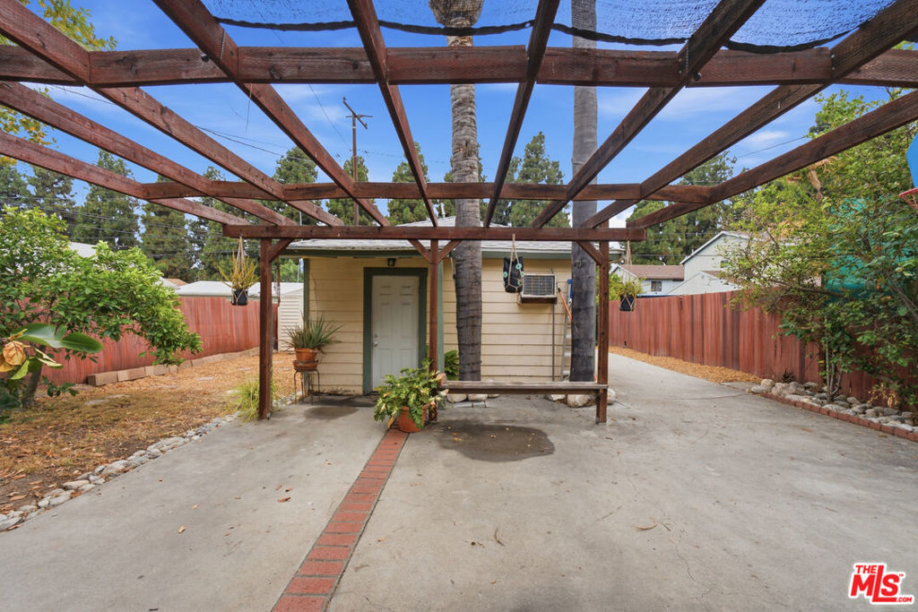 6229 Canobie Avenue Property Photo 58