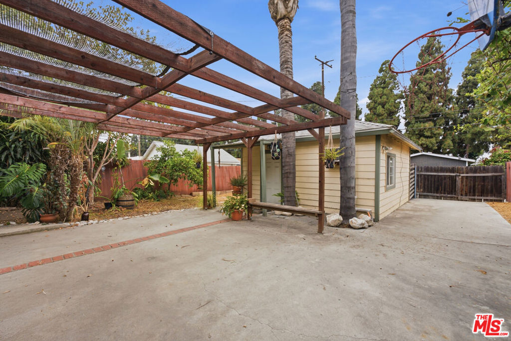 6229 Canobie Avenue Property Photo 59