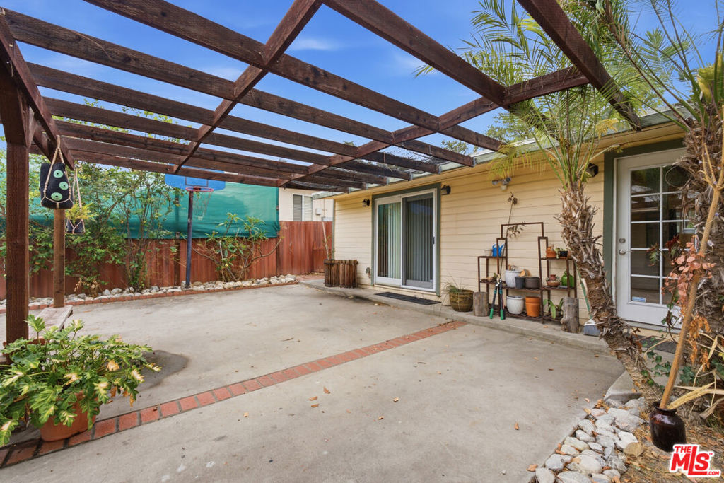 6229 Canobie Avenue Property Photo 62