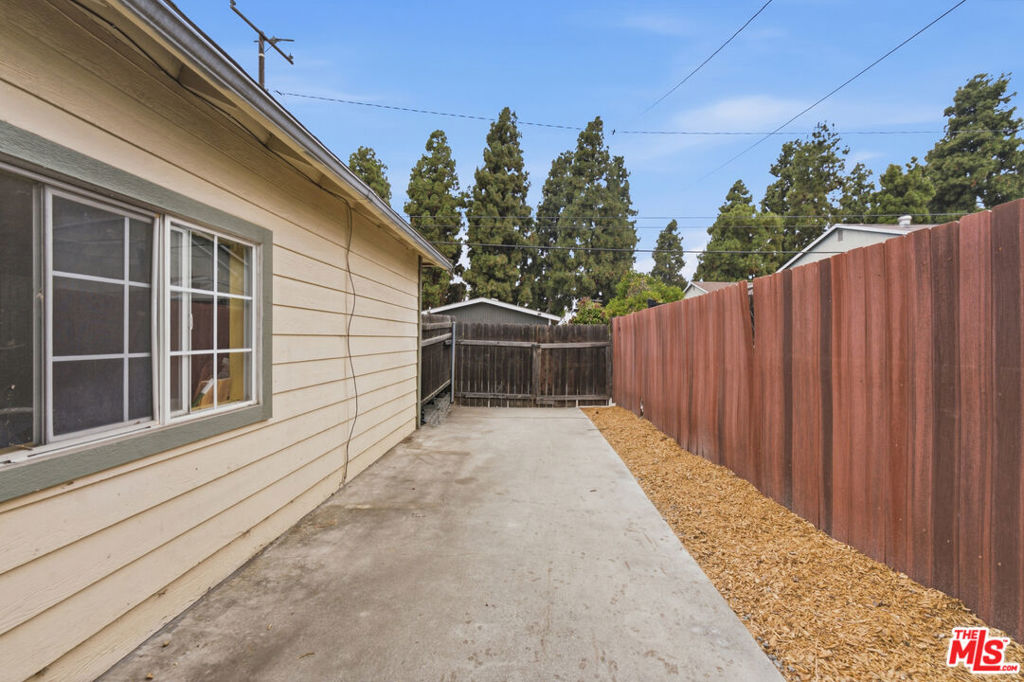 6229 Canobie Avenue Property Photo 63