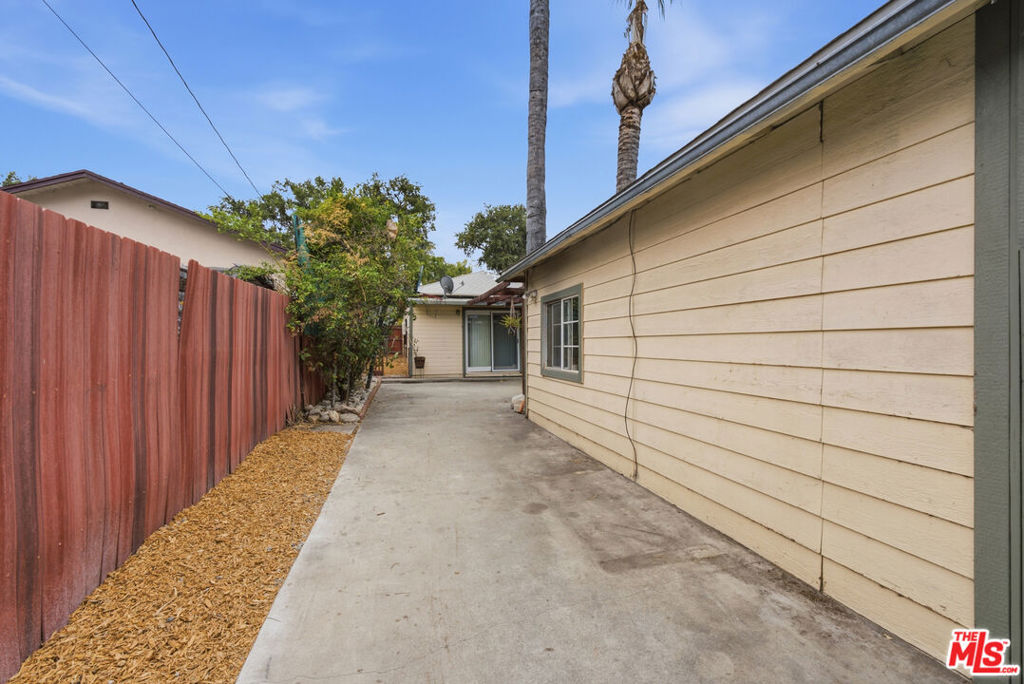 6229 Canobie Avenue Property Photo 64