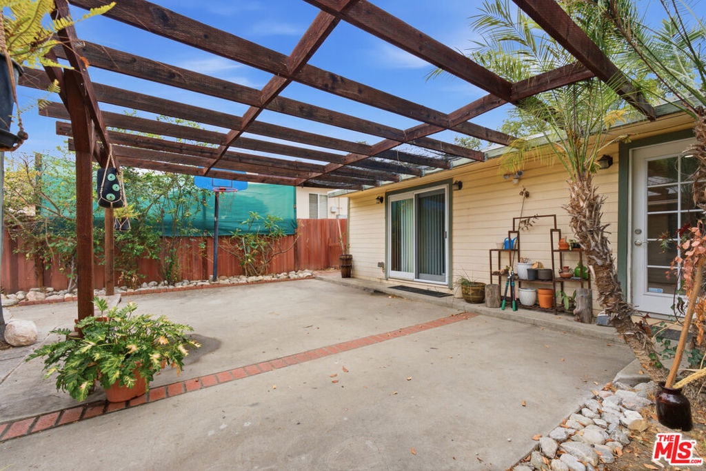 6229 Canobie Avenue Property Photo 66