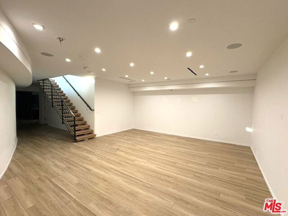 4338 Huntley Avenue Property Photo 9