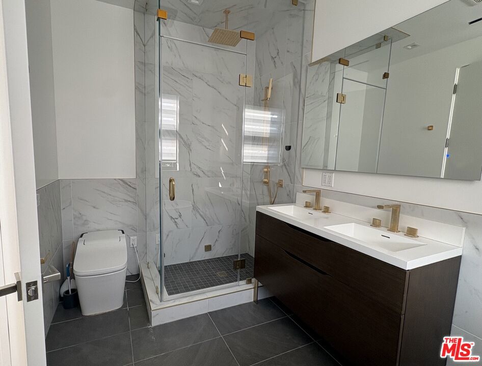 4338 Huntley Avenue Property Photo 21