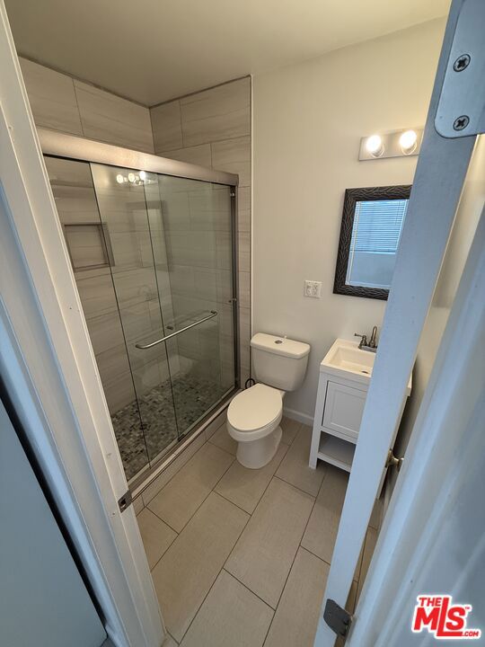 2922 S Budlong Avenue 7 Property Photo 4