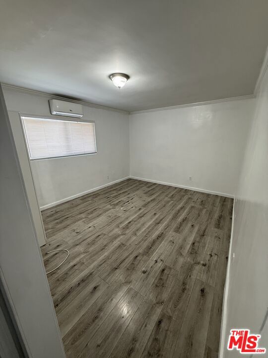 2922 S Budlong Avenue 7 Property Photo 10