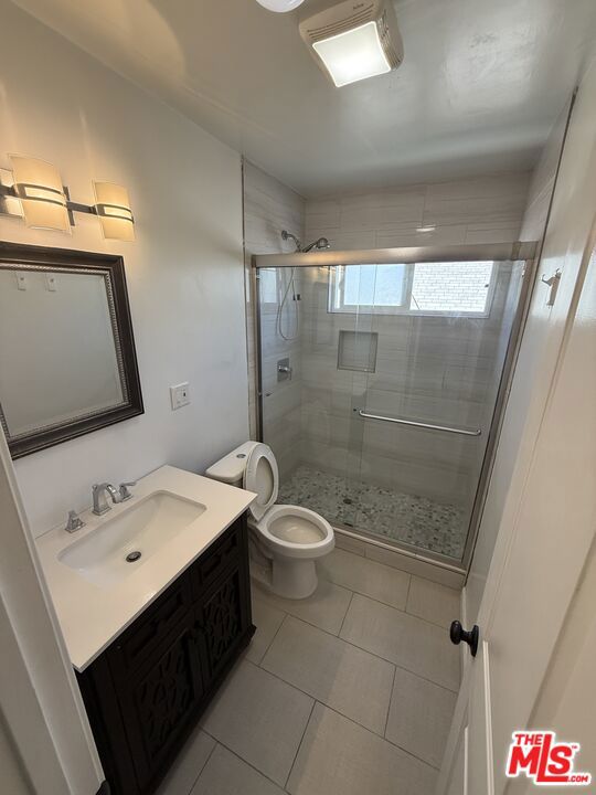 2922 S Budlong Avenue 7 Property Photo 11