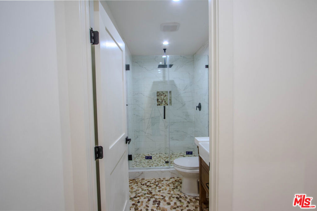 305 E Angeles Boulevard Property Photo 13