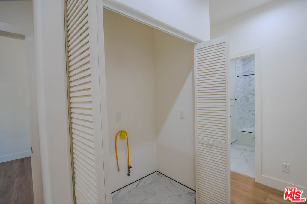 305 E Angeles Boulevard Property Photo 17