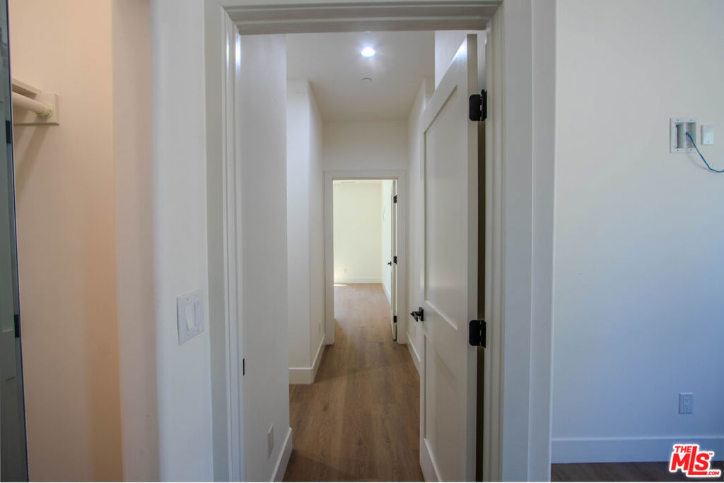 305 E Angeles Boulevard Property Photo 18