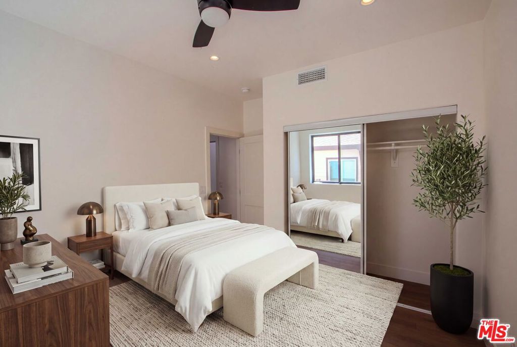 305 E Angeles Boulevard Property Photo 22