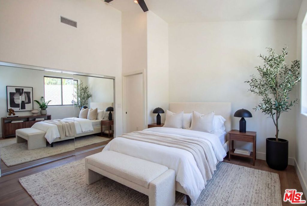 305 E Angeles Boulevard Property Photo 23