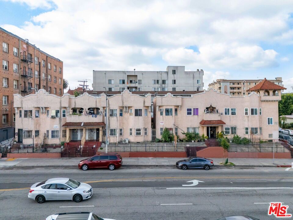 2214 W 8th Street Property Photo 1