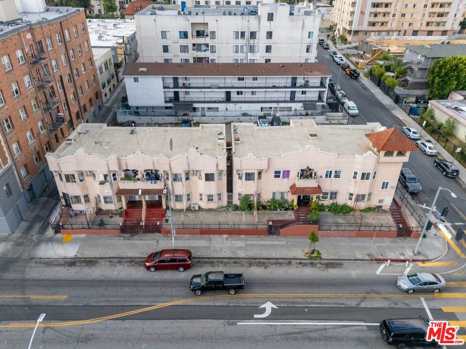 2214 W 8th Street Property Photo 2