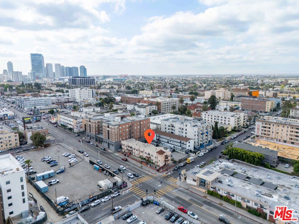 2214 W 8th Street Property Photo 4