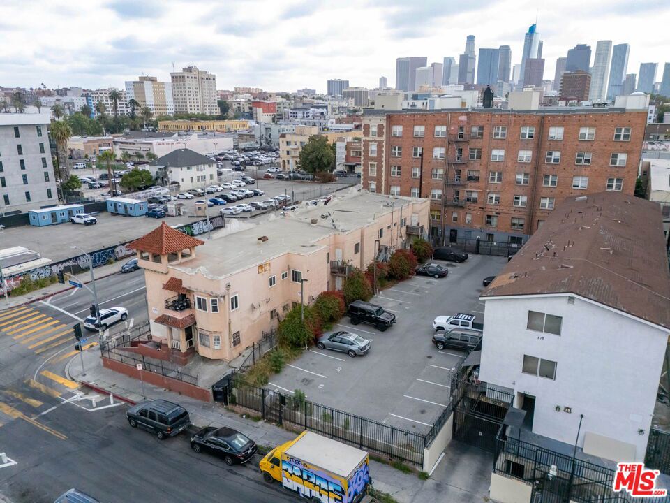 2214 W 8th Street Property Photo 7