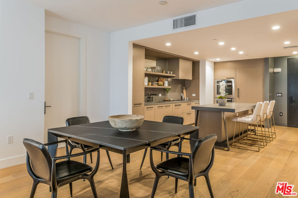 10777 Wilshire Boulevard 404 Property Photo 6