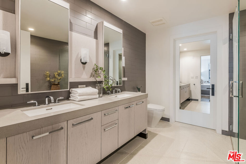 10777 Wilshire Boulevard 404 Property Photo 19