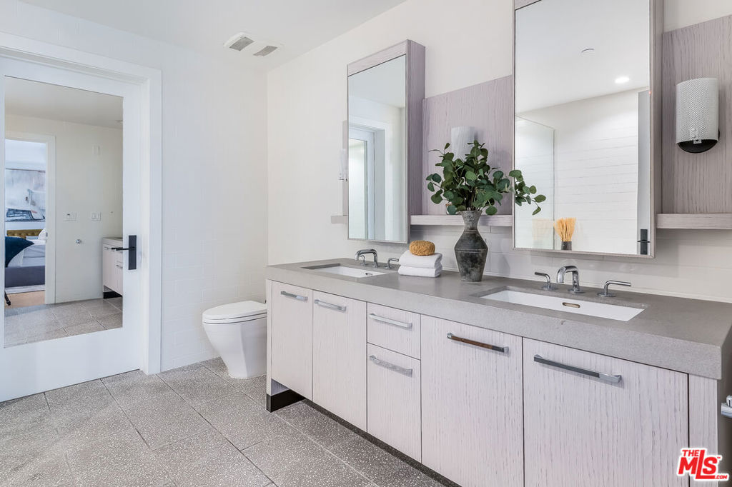 10777 Wilshire Boulevard 404 Property Photo 25