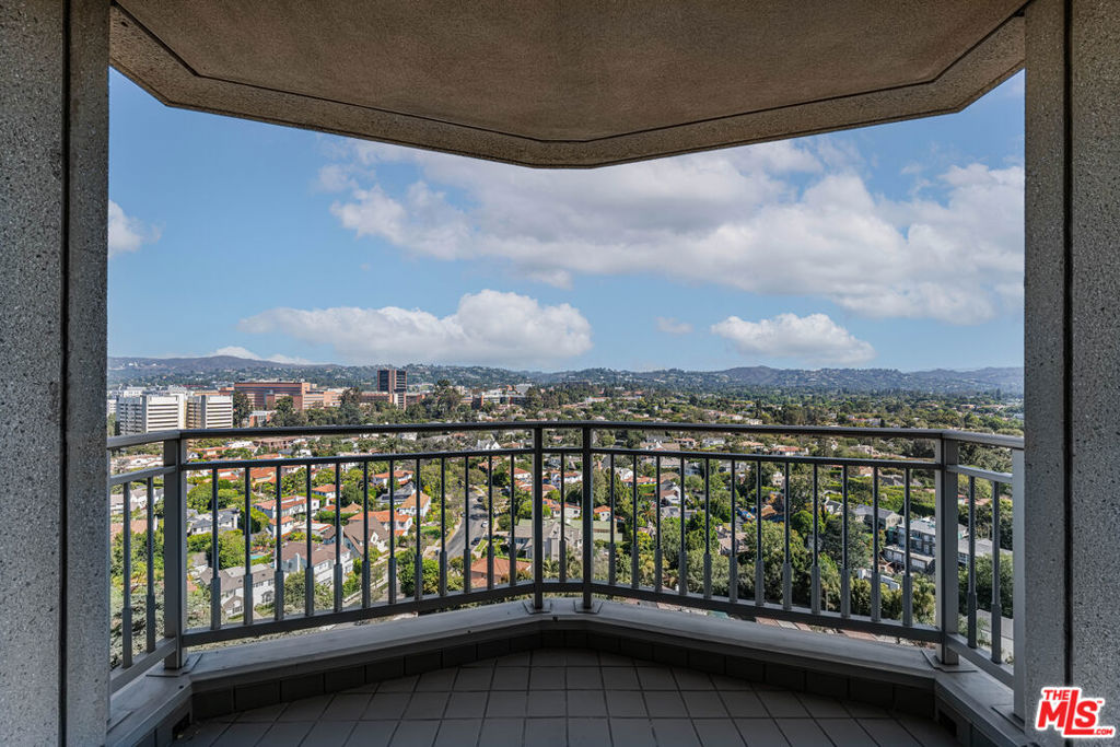 10727 Wilshire Boulevard 1802 Property Photo 9