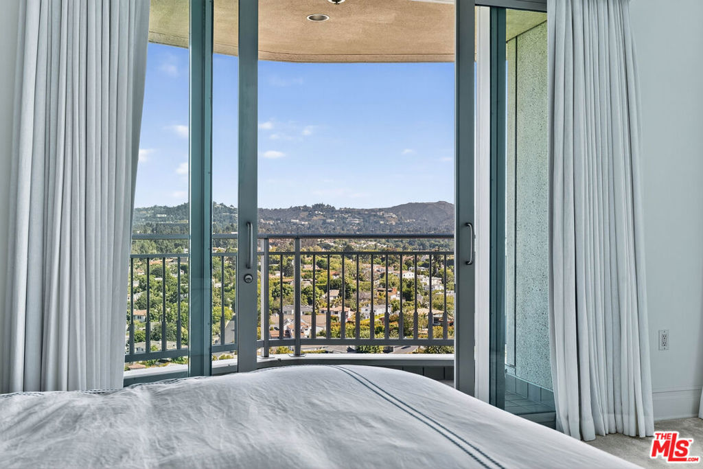 10727 Wilshire Boulevard 1802 Property Photo 17