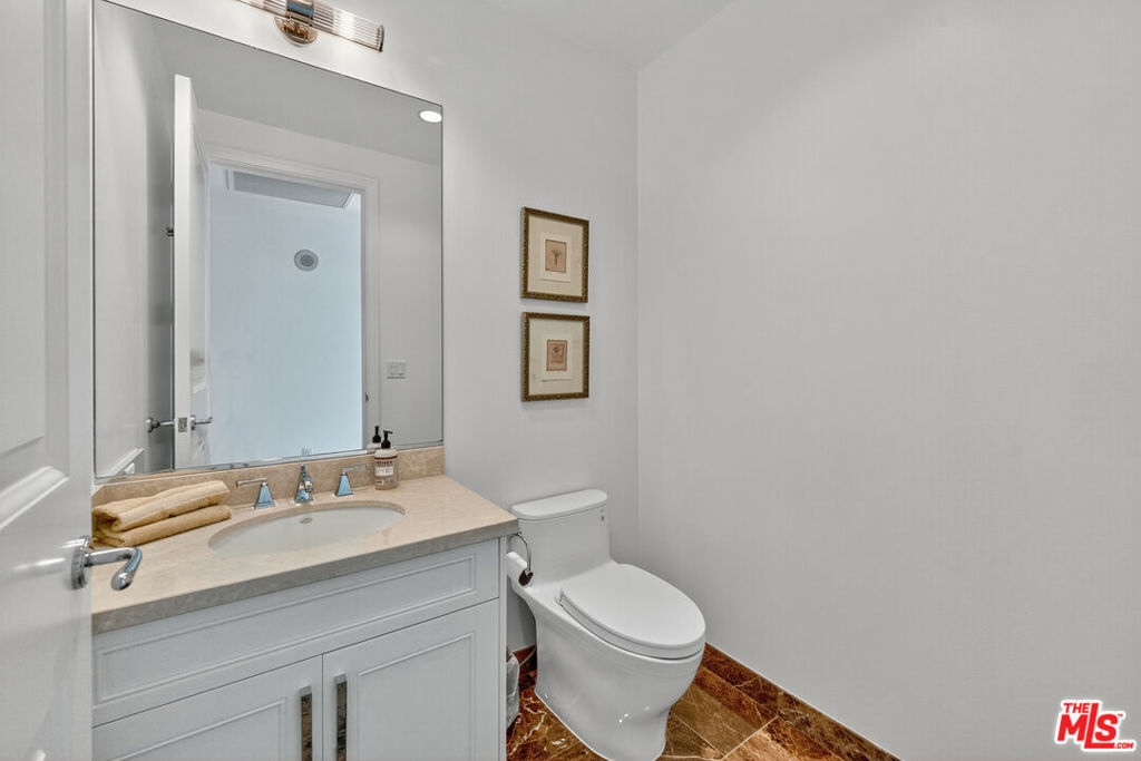 10727 Wilshire Boulevard 1802 Property Photo 24