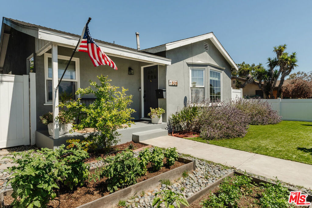 808 Crenshaw Boulevard Property Photo 2