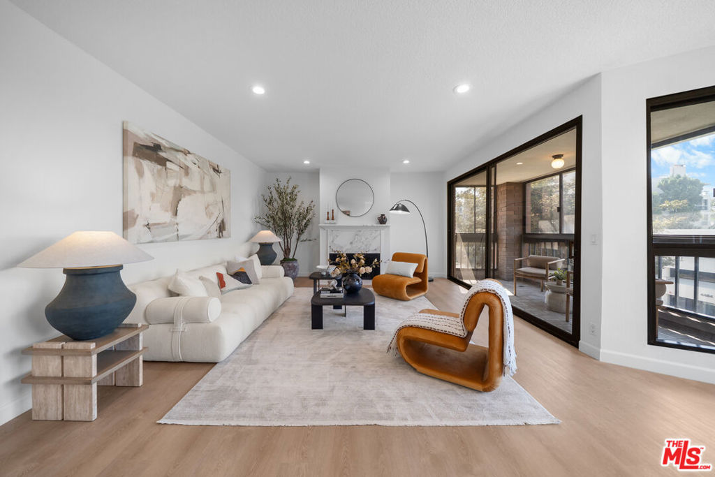 4477 Wilshire Boulevard 308 Property Photo 3