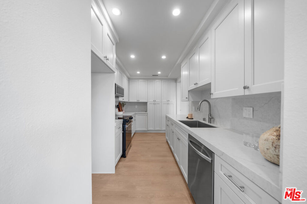 4477 Wilshire Boulevard 308 Property Photo 11