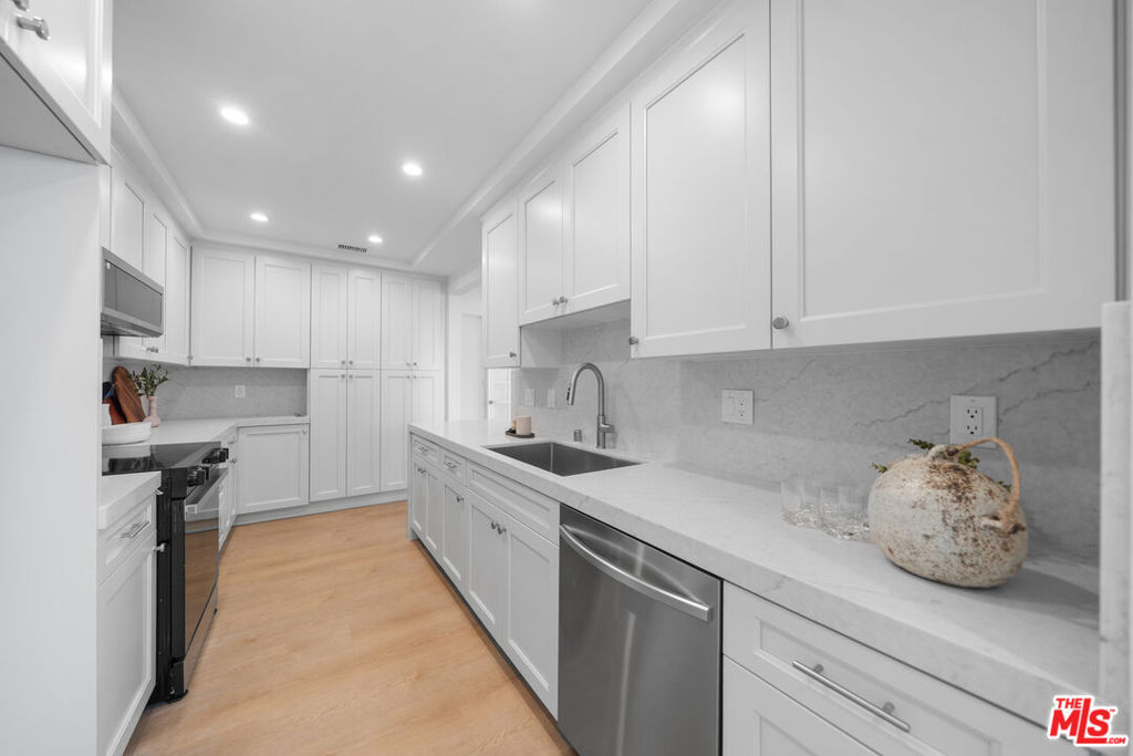 4477 Wilshire Boulevard 308 Property Photo 12