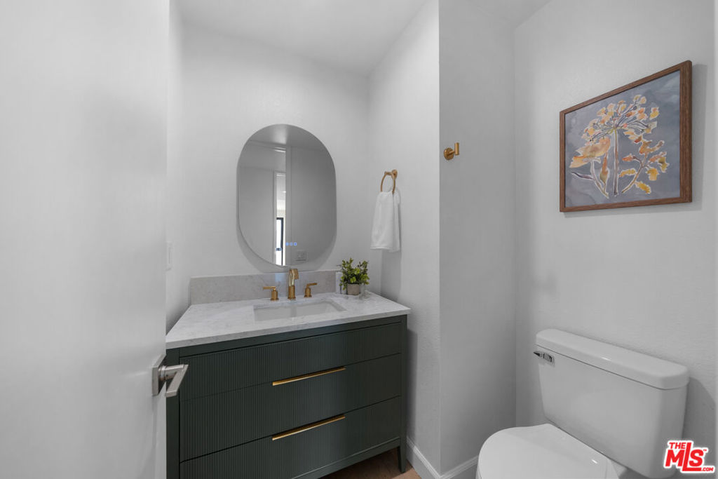 4477 Wilshire Boulevard 308 Property Photo 17