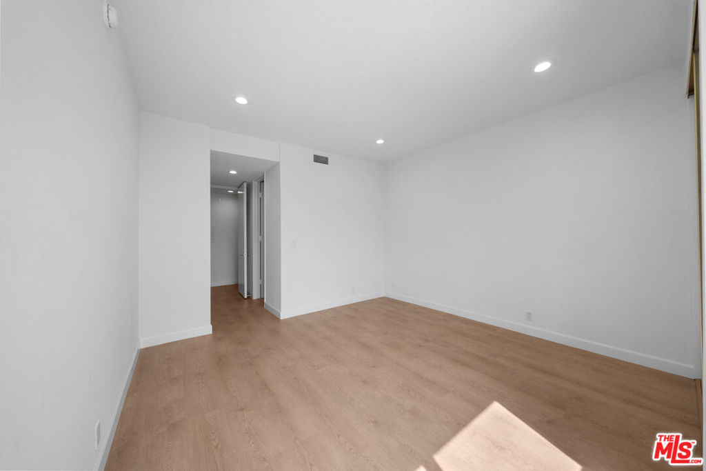 4477 Wilshire Boulevard 308 Property Photo 23