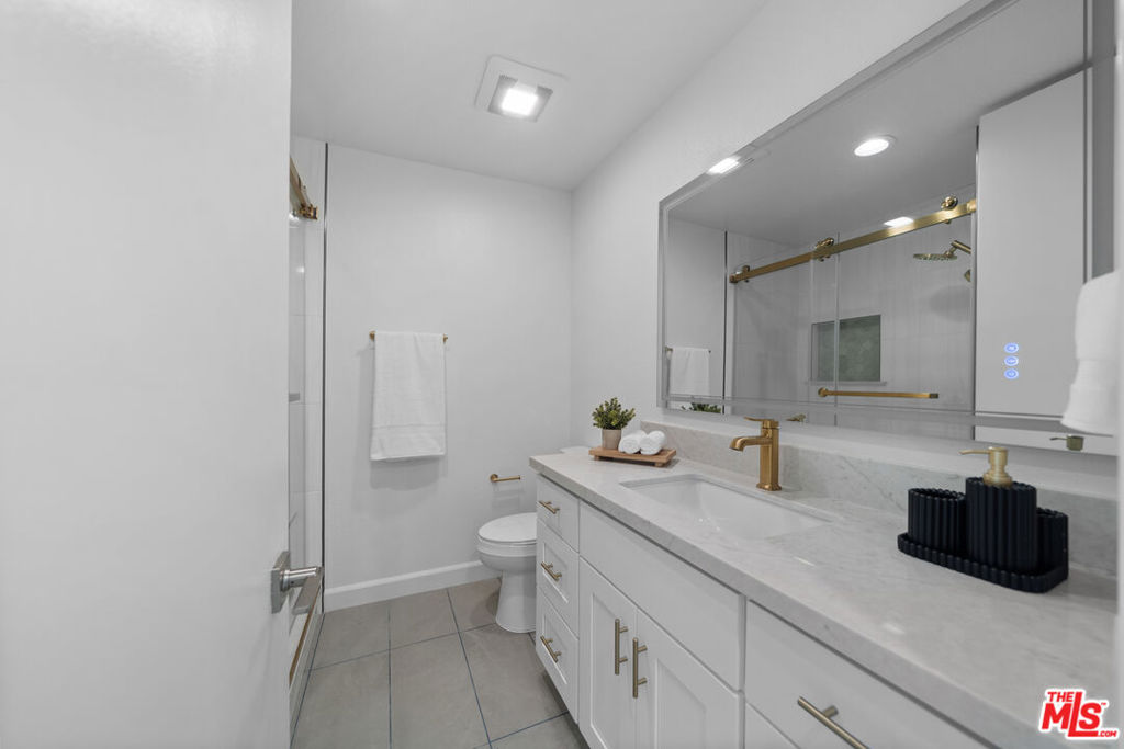 4477 Wilshire Boulevard 308 Property Photo 25