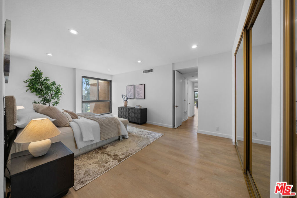 4477 Wilshire Boulevard 308 Property Photo 28