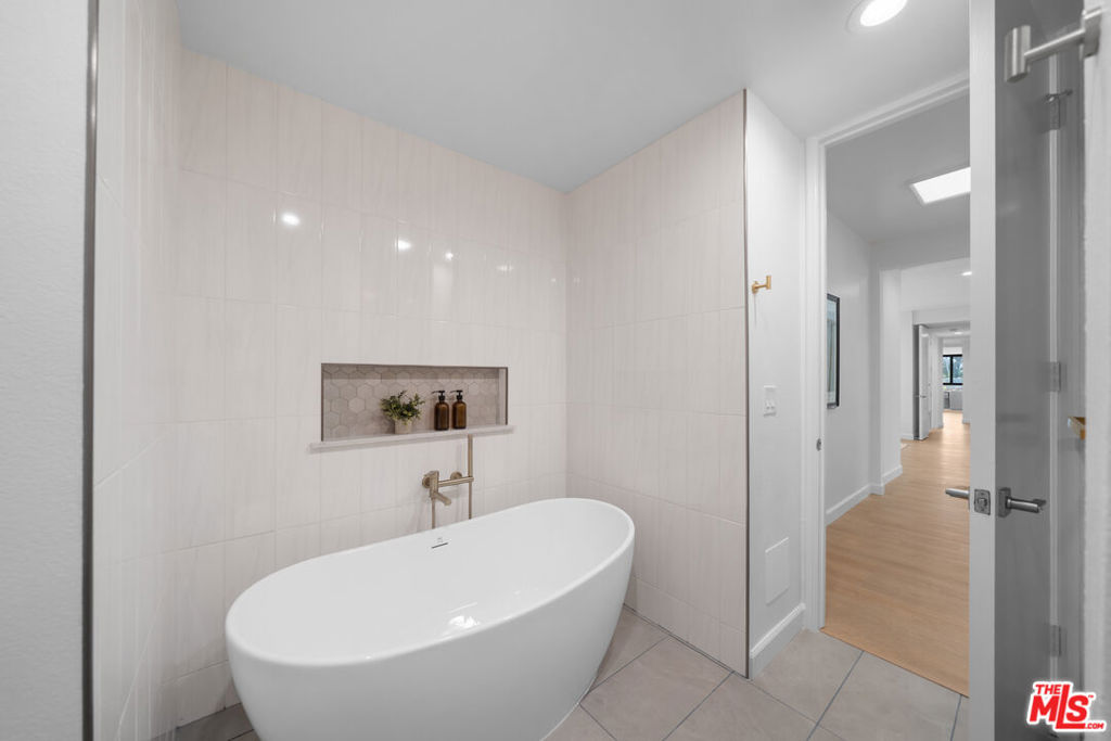 4477 Wilshire Boulevard 308 Property Photo 33