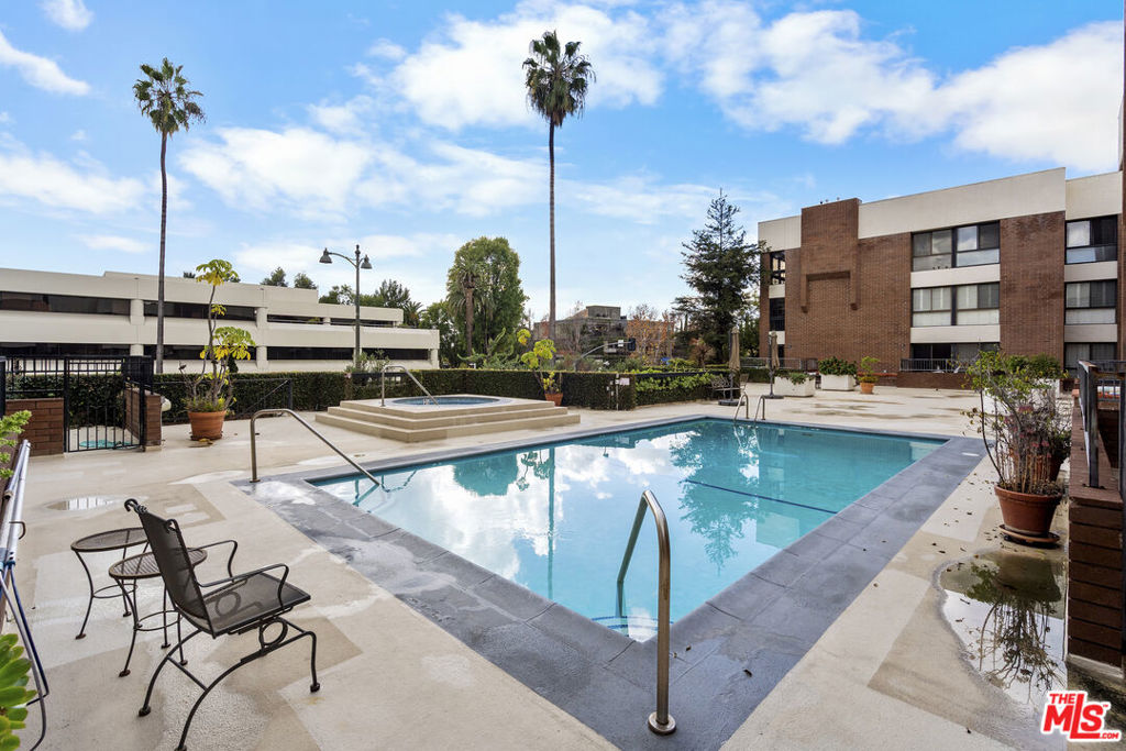 4477 Wilshire Boulevard 308 Property Photo 37