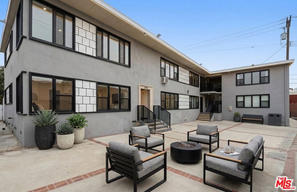 1475 Venice Boulevard Property Photo 1