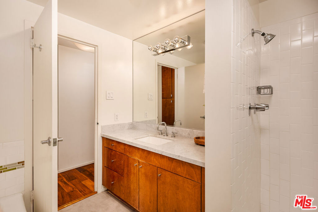 4455 Los Feliz Boulevard 207 Property Photo 14
