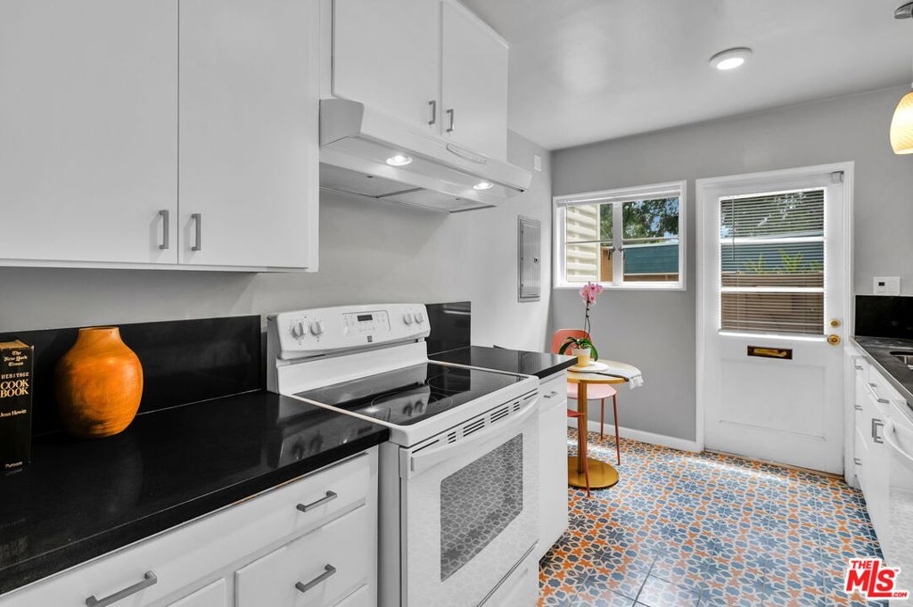 5226 Village Green Property Photo 4