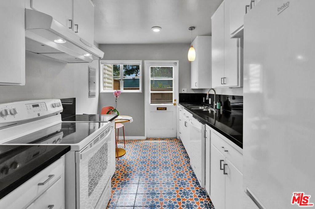 5226 Village Green Property Photo 5