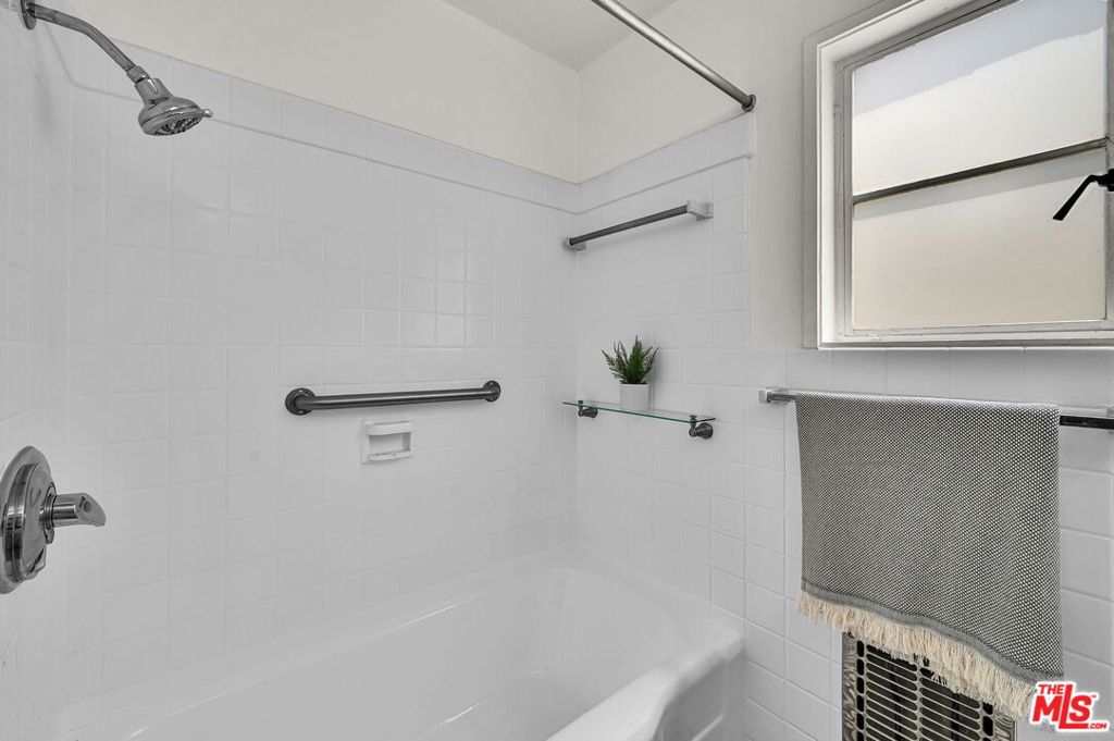 5226 Village Green Property Photo 16