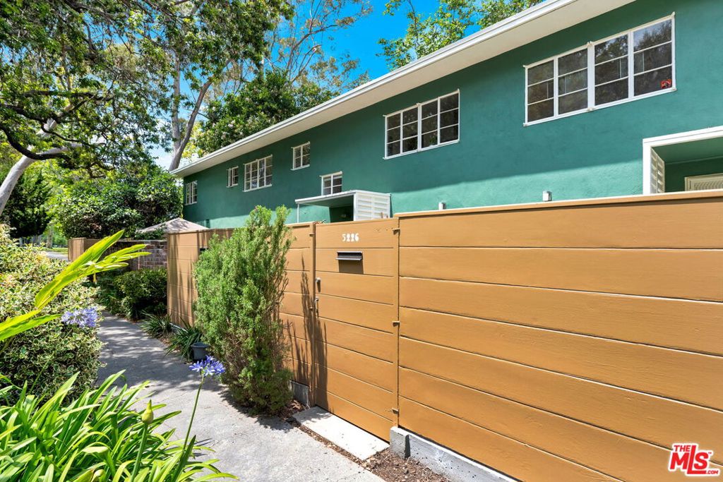 5226 Village Green Property Photo 20