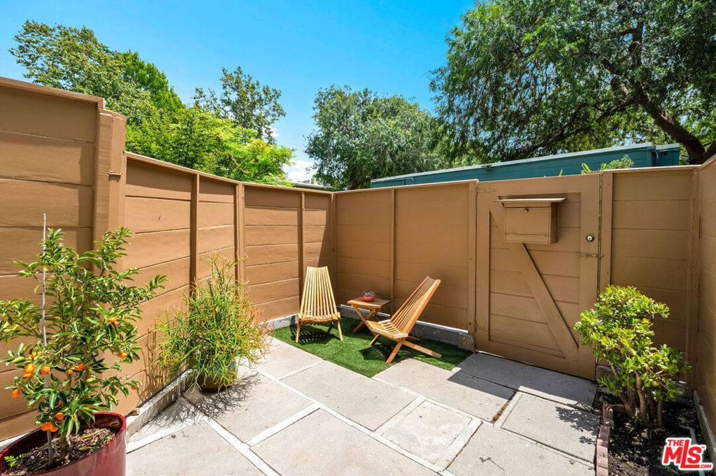 5226 Village Green Property Photo 24