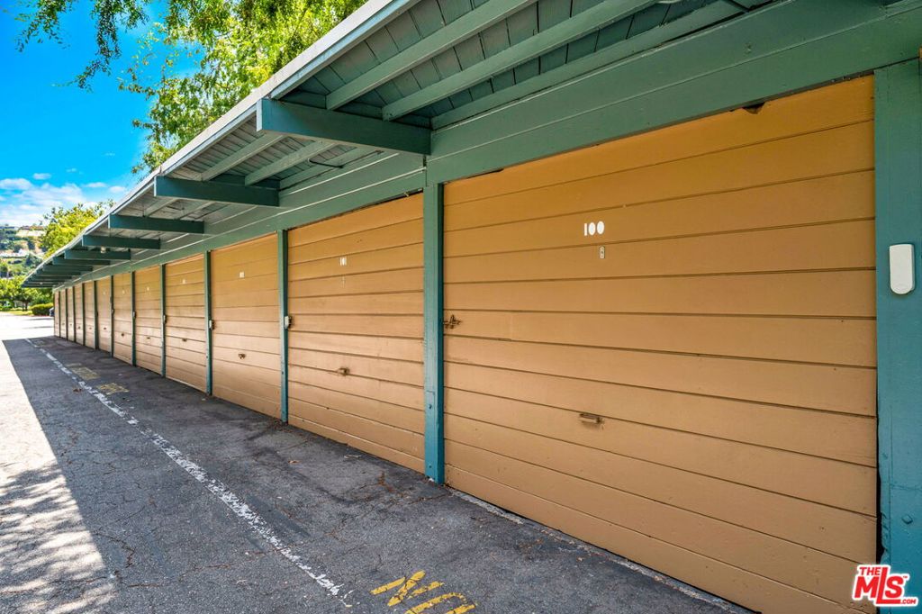 5226 Village Green Property Photo 28