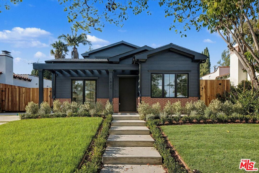 1823 S Shenandoah Street Property Photo